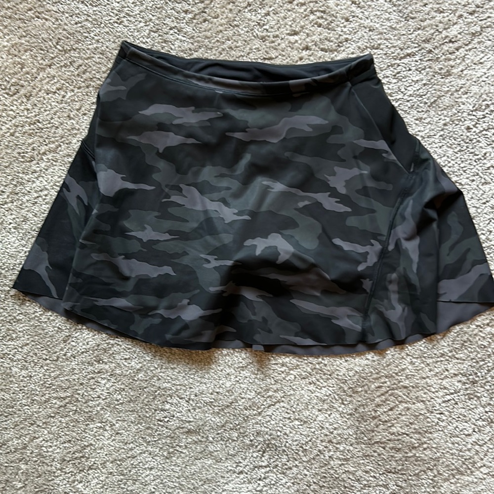 Athleta black camo skirt